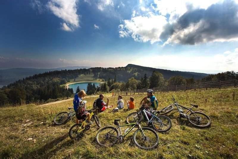 Place Royale Pour 10 A 12 Personnes A 30 Met Des Pistes De Ski Et Vtt Métabief Exterior foto