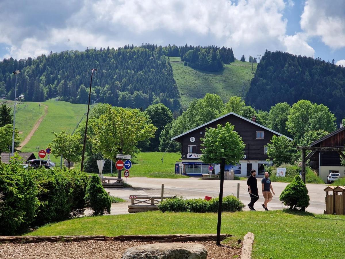 Place Royale Pour 10 A 12 Personnes A 30 Met Des Pistes De Ski Et Vtt Métabief Exterior foto